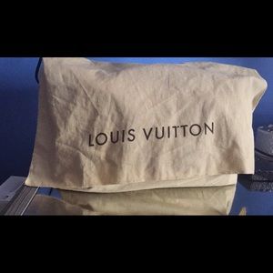 Brand new Louis Vuitton purse never used.